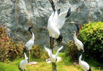 丹頂鶴雕塑-公園戶(hù)外玻璃鋼彩繪丹頂鶴雕塑