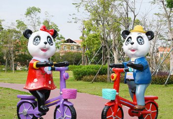 熊貓雕塑-幼兒園卡通奇奇妙妙騎車熊貓玻璃鋼雕塑