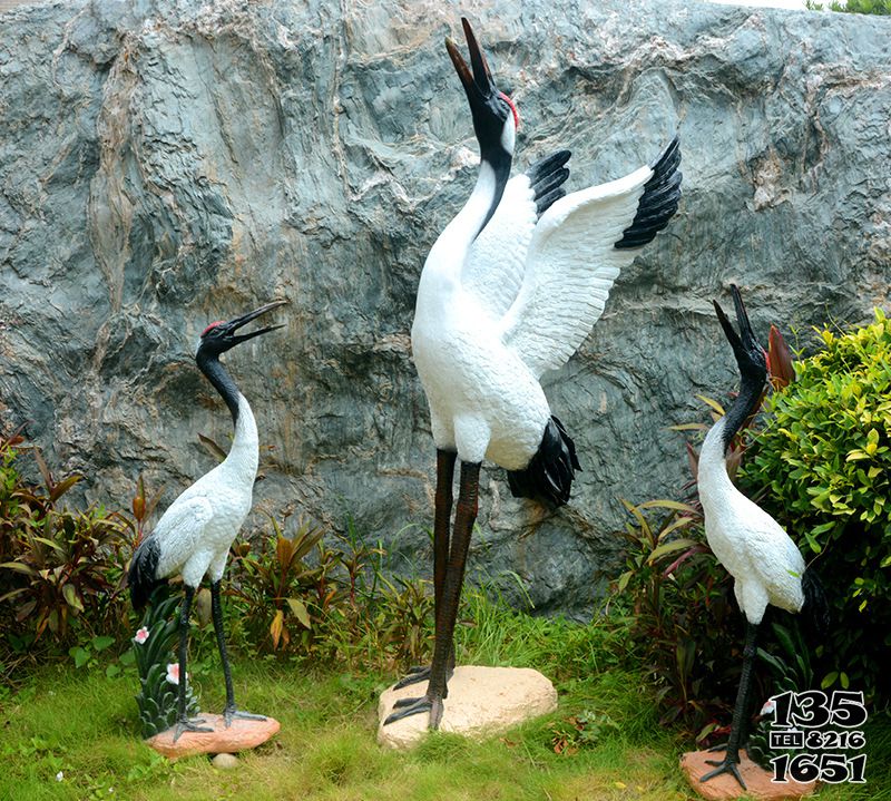 丹頂鶴雕塑-公園景區玻璃彩繪丹頂鶴雕塑高清圖片