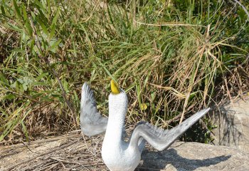 鴿子雕塑-公園湖邊仿真創(chuàng)意彩繪抬頭鴿子雕塑