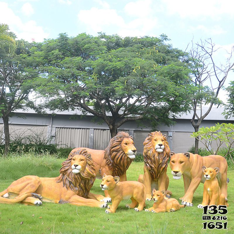 獅子雕塑-戶(hù)外草坪玻璃鋼仿真動(dòng)物園林景觀裝飾擺件獅子雕塑高清圖片