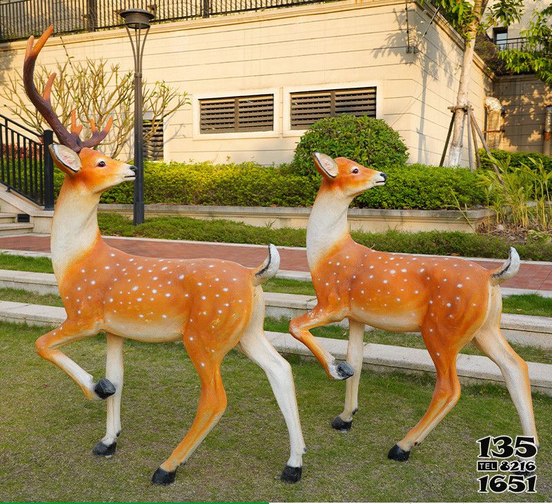 梅花鹿雕塑-公園景區(qū)大型仿真動物園林景觀梅花鹿雕塑高清圖片