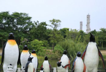 企鵝雕塑-庭院酒店流水仿真動物玻璃鋼企鵝雕塑