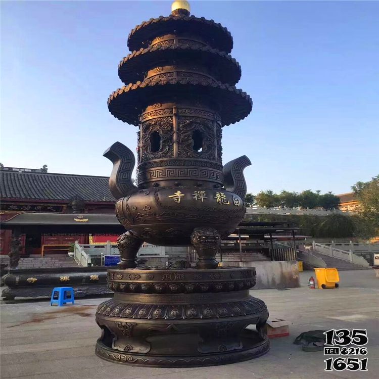 鼎雕塑-寺廟大型創意不銹鋼仿銅塔型鼎雕塑高清圖片