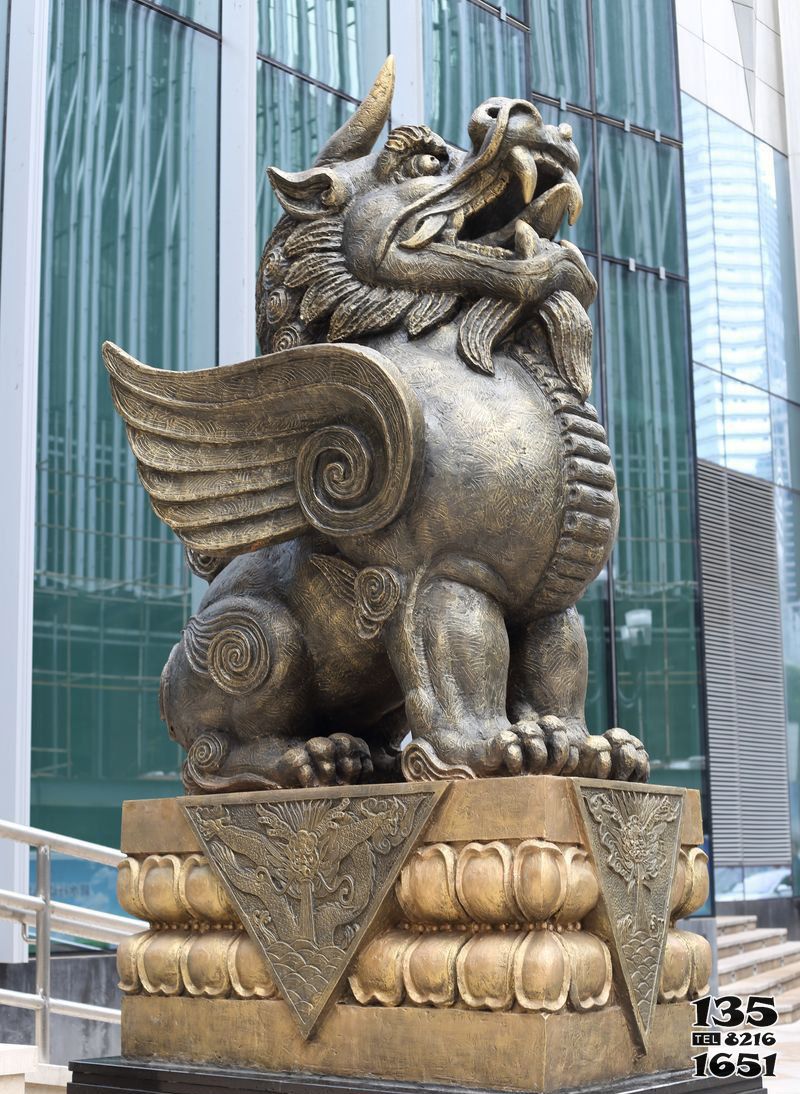 獨(dú)角獸雕塑-大型機(jī)構(gòu)門口擺放的玻璃鋼創(chuàng)意獨(dú)角獸雕塑高清圖片