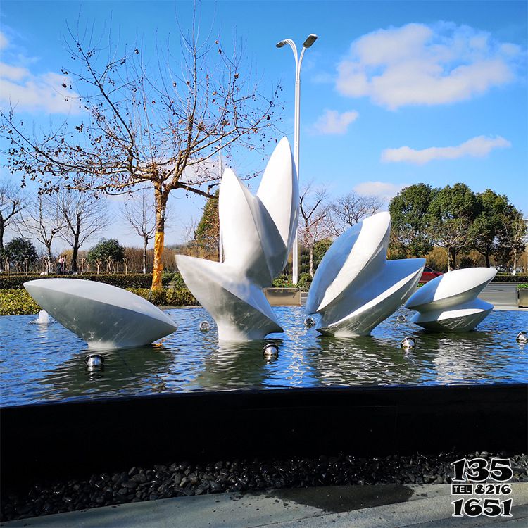 樹葉雕塑-公園景區(qū)抽象不銹鋼樹葉水景噴泉景觀雕塑高清圖片