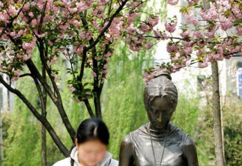 讀書雕塑-公園銅雕石凳上女孩的讀書雕塑