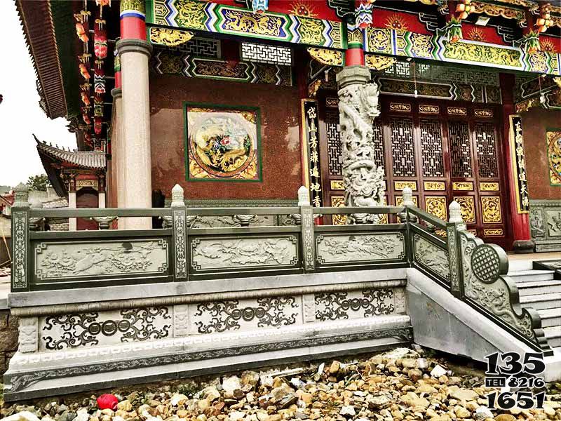 欄桿欄板雕塑-寺院大殿臺階青石古建筑雕刻防護(hù)欄桿欄板雕塑高清圖片