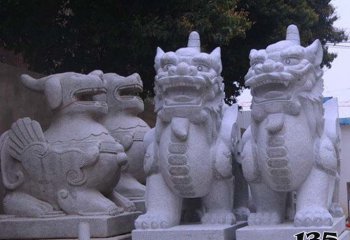 獨(dú)角獸雕塑-公園里擺放的兩只漢白玉石雕創(chuàng)意獨(dú)角獸雕塑