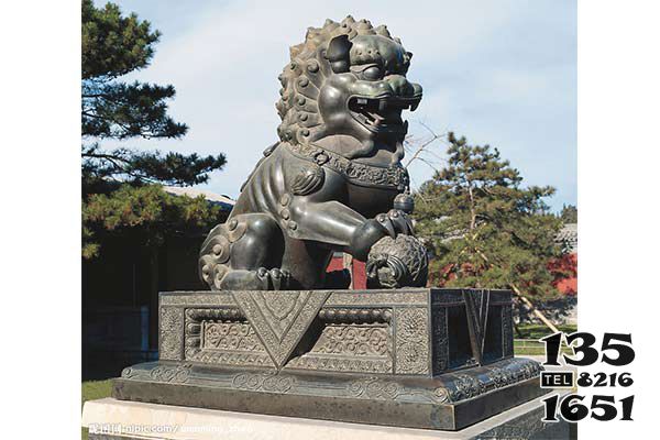 獅子雕塑-公園景區(qū)戶外大型仿真動(dòng)物青石石雕獅子雕塑高清圖片