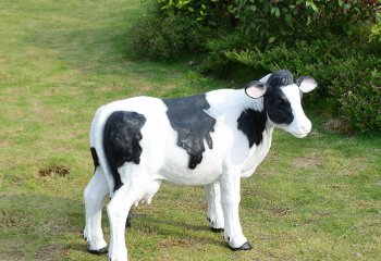 牛雕塑-動物園一只玻璃鋼仿真黑白色牛雕塑