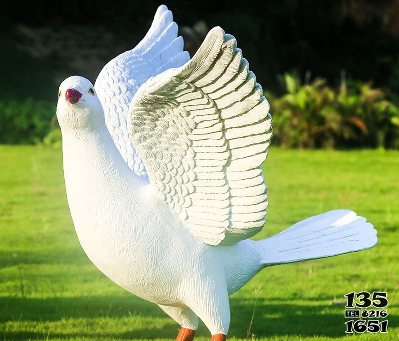 鴿子雕塑-玻璃鋼樹脂大型仿真動(dòng)物公園草坪鴿子雕塑高清圖片