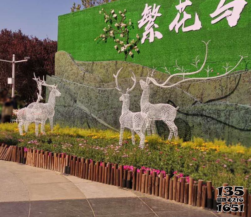 梅花鹿雕塑-公園景區不銹鋼鏤空創意梅花鹿雕塑高清圖片