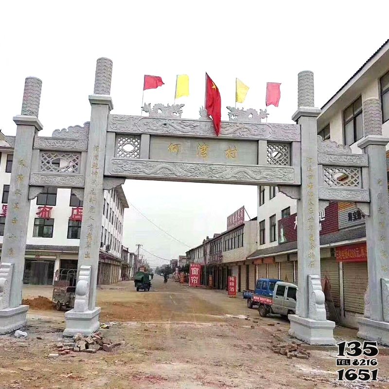 牌坊雕塑-新農(nóng)村建設(shè)出入口擺放三間四柱無(wú)樓牌坊高清圖片